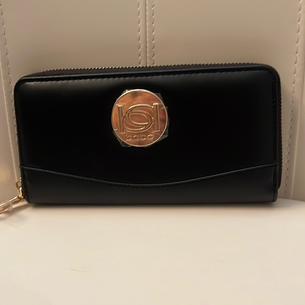 Bebe NWOT zip-around wallet